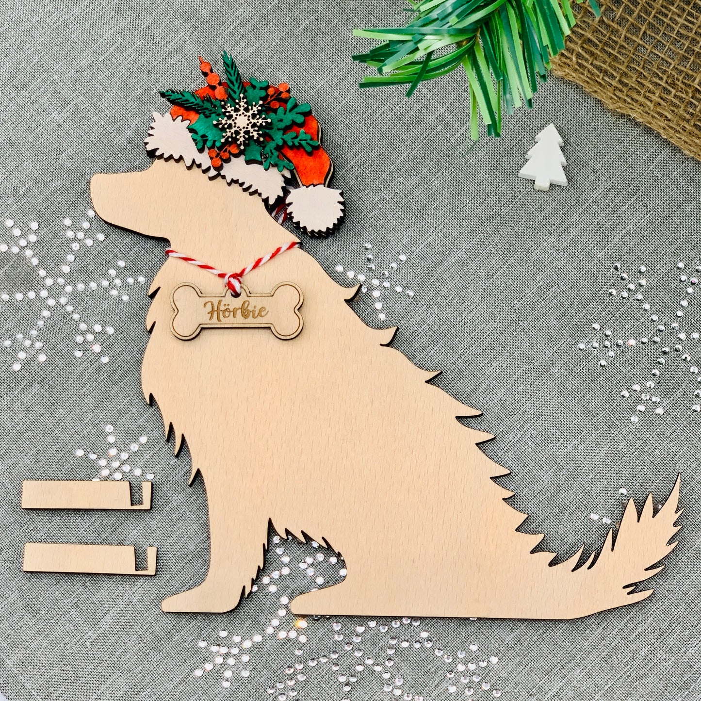 Weihnachtsdeko Nikolaushund mit Namen aus Holz - nachhaltige Weihnachtsdeko für Hundebesitzer - Tischdeko Hund Silhouette personalisiert - Geschenk Hundefreund