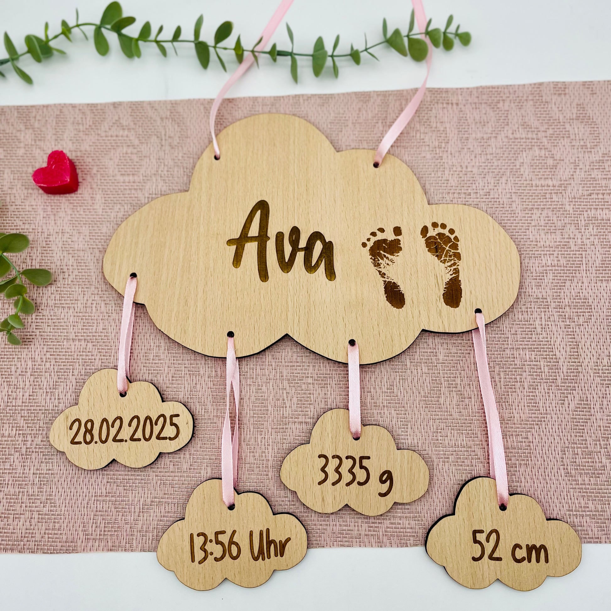 Personalisiertes Geburtsschild Wolke mit Babyfüßchen - Geschenk Geburt