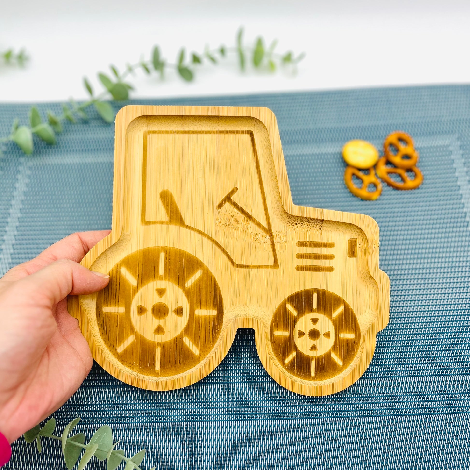 Geschenk Geburtstag Kinderteller mit Name Junge Mädchen | Kindergeschirr Holz  Babygeschenk Geburt Geschenk Taufe - Bambus Teller mit Gravur - Traktor