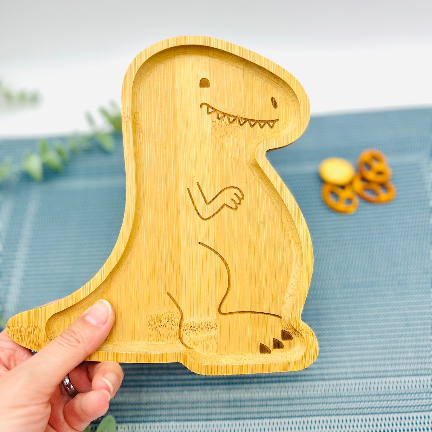 Geschenk Geburtstag Kinderteller mit Name Junge Mädchen | Kindergeschirr Holz  Babygeschenk Geburt Geschenk Taufe - Bambus Teller mit Gravur - Dino