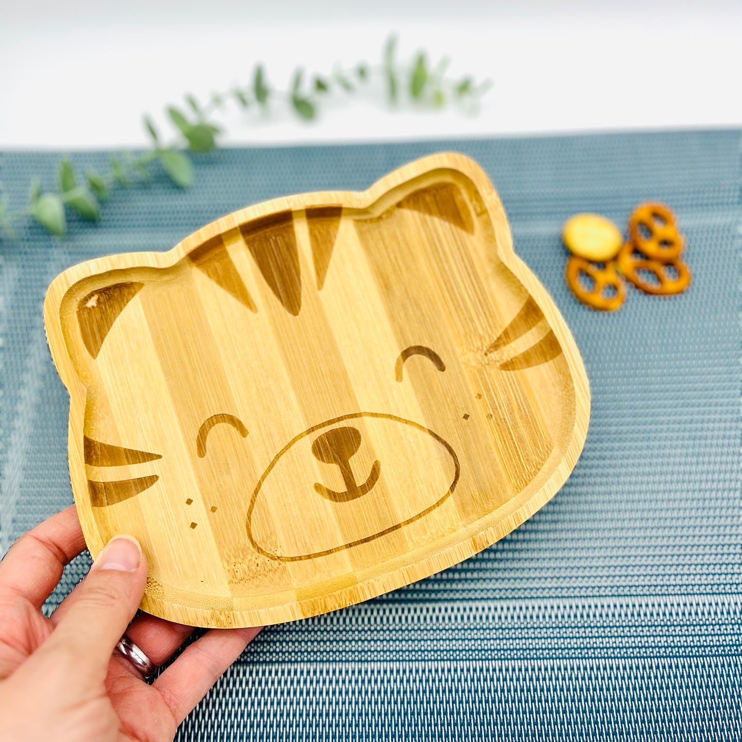 Geschenk Geburtstag Kinderteller mit Name Junge Mädchen | Kindergeschirr Holz  Babygeschenk Geburt Geschenk Taufe - Bambus Teller mit Gravur - Tiger
