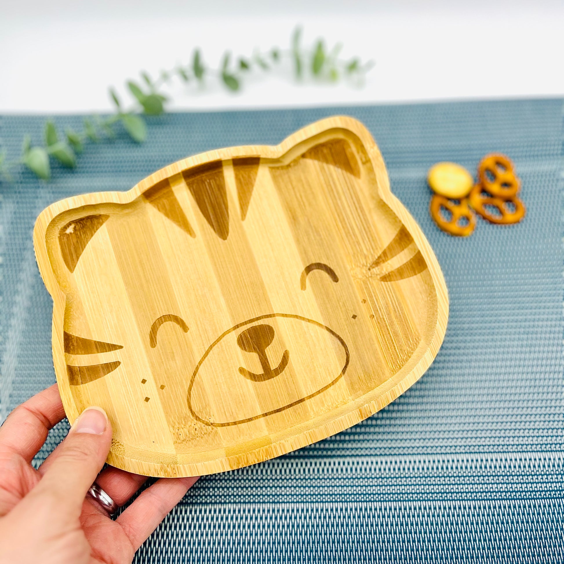 Geschenk Geburtstag Kinderteller mit Name Junge Mädchen | Kindergeschirr Holz  Babygeschenk Geburt Geschenk Taufe - Bambus Teller mit Gravur - Tiger