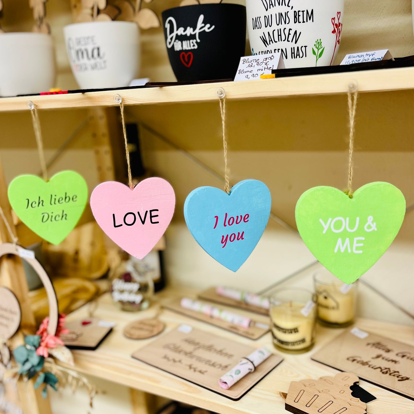 Geschenk zum Valentinstag für Paare - Valentinstagsgeschenk - Candy Hearts - Holzherz Geschenk für Verliebte - Herzanhänger Valentinstag personalisiert