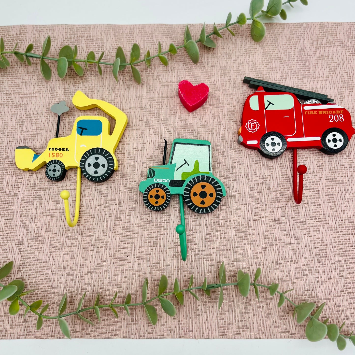 Personalisierte Wandhaken Kinder – Bagger - Traktor - Feuerwehr – Aufhänger Holz – Kinderzimmer Deko Geschenk Junge - Sass&Belle Fahrzeuge