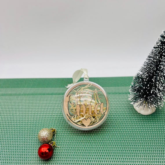Personalisierte Weihnachtskugel aus Acryl mit Holz – Pergifto
