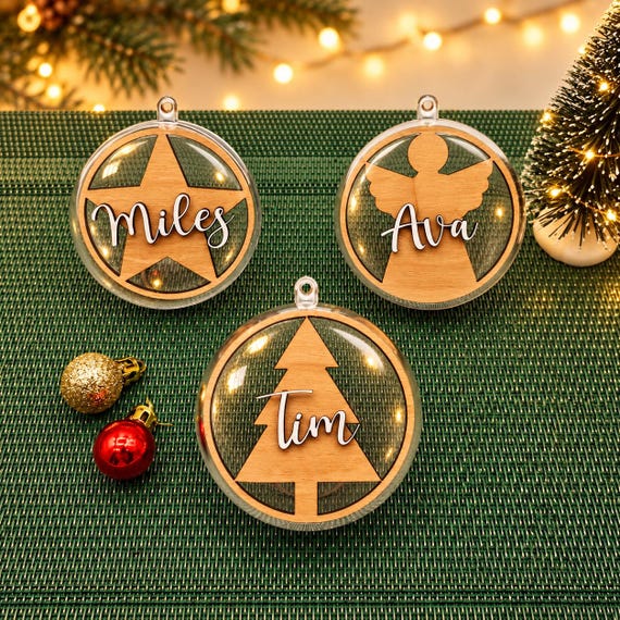 Personalisierte Weihnachtskugel aus Acryl mit Holz – Pergifto