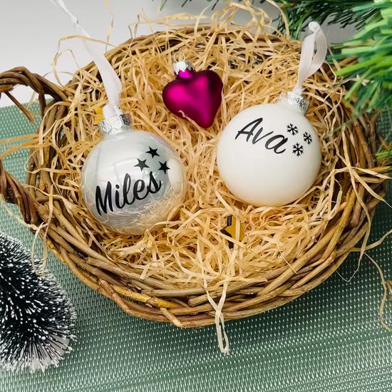 Personalisierte Weihnachtskugel Glas 6cm - Christbaumkugel mit Name / Motiv - Weihnachtsdeko Glaskugel - Geschenk Familie Weihnachten