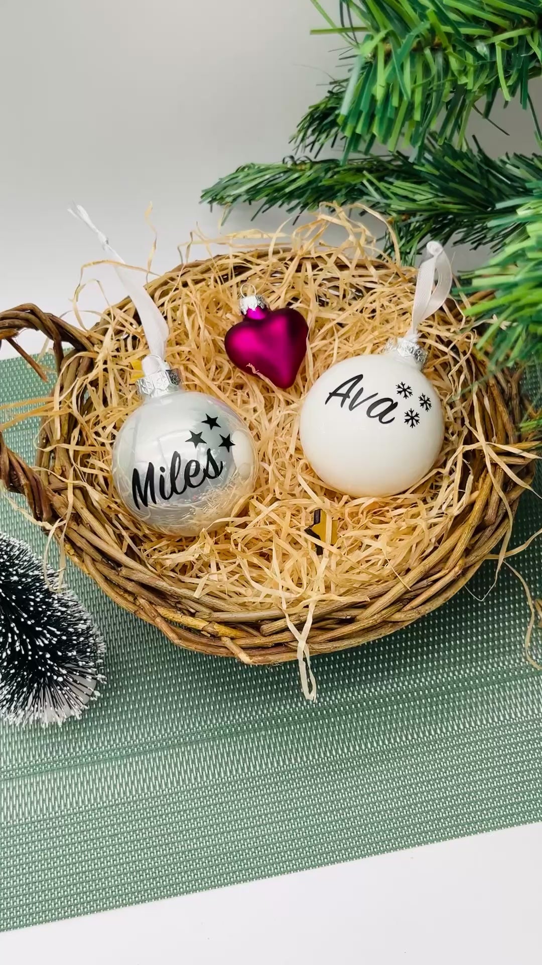 Personalisierte Weihnachtskugel Glas 6cm - Christbaumkugel mit Name / Motiv - Weihnachtsdeko Glaskugel - Geschenk Familie Weihnachten