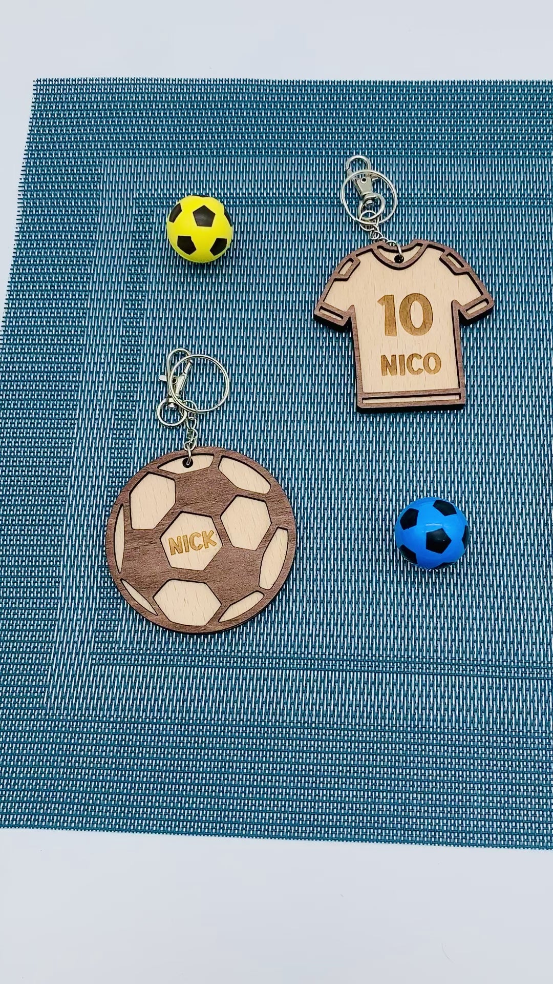 40-teiliges Sport-Party-Set – 20 Armbänder & 20 Schlüsselanhänger Mit Fußball, Basketball, Rugby, Baseball