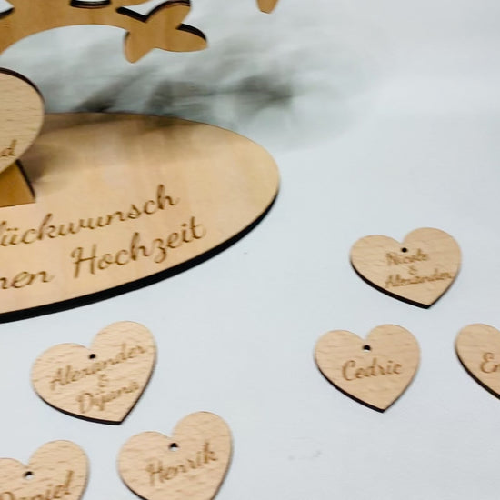 Herzanhänger aus Holz für Familienstammbaum nachbestellen - Namensschild Herz Holz - Anhänger für Gästebuch Baum in Herzform personalisiert