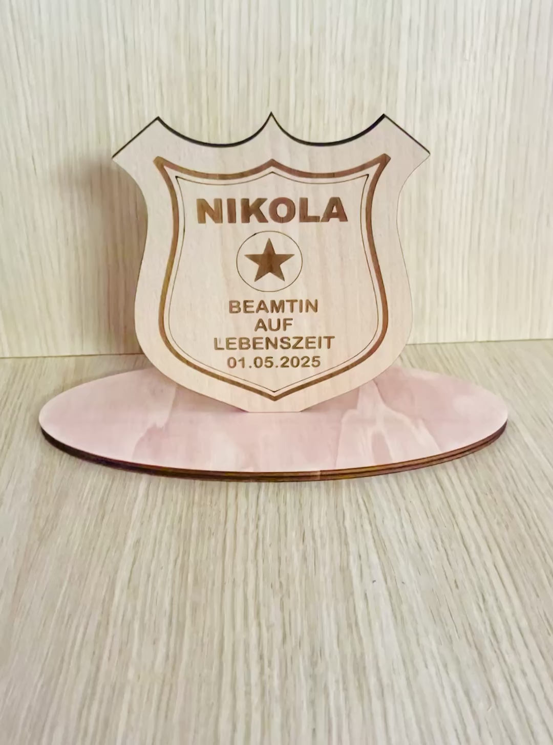 Holzaufsteller Beamte/Beamtin auf Lebenszeit - Geschenk Verbeamtung - Polizei Wappen Aufsteller – Ehrung - Jubiläum - personalisiert