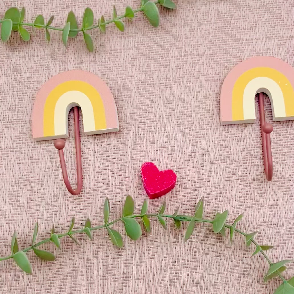 Regenbogen Wandhaken mit Name - Wanddeko fürs Kinderzimmer - Garderobe Kinder - Garderobenhaken Kind - Aufhänger personalisiert - Sass&Belle