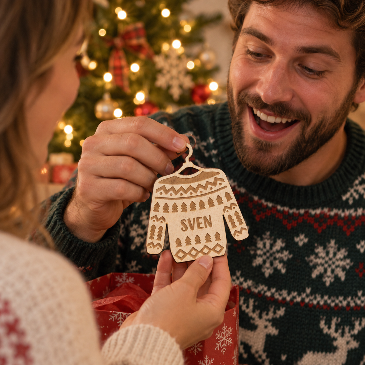 Lustiges personalisiertes Wichtelgeschenk aus Holz mit dem Namen Sven