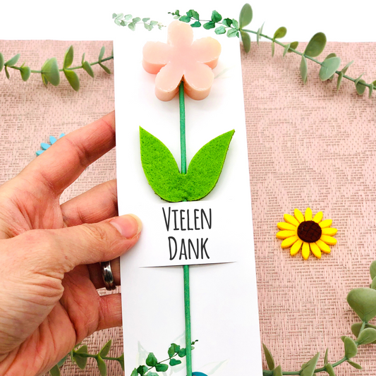 Blumenseife Margerite - kleines Geschenk zum Danke sagen - Geburtstagsgeschenk - Muttertagsgeschenk - Seife am Stab mit Karte personalisiert