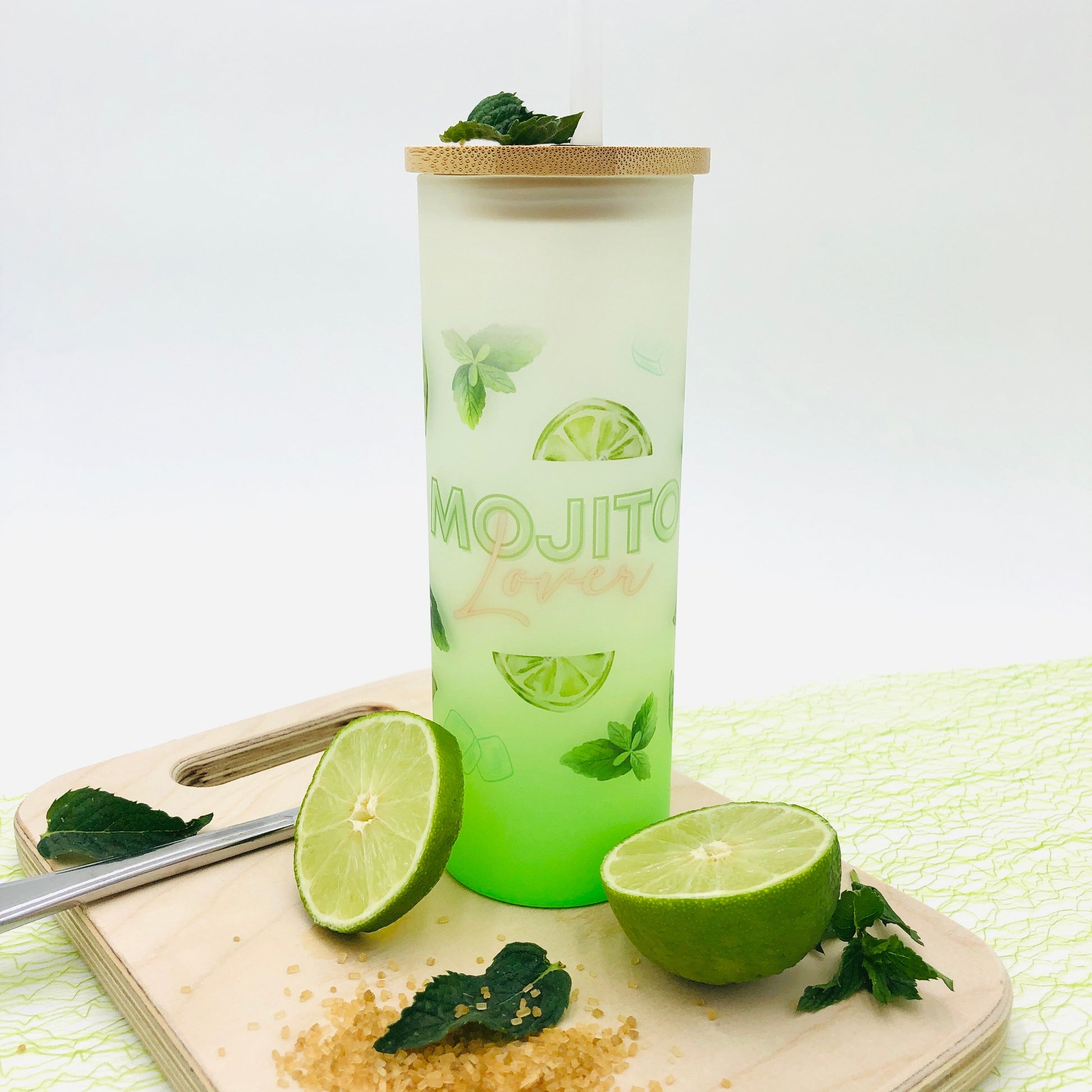 Grünes Trinkglas mit Bambusdeckel und Trinkhalm für Mojito Lover, personalisiertes Cocktailglas