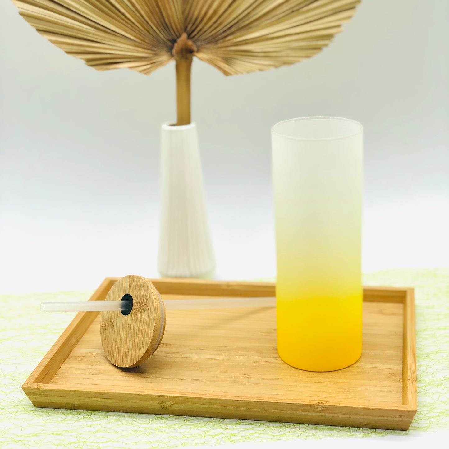Tumbler für den Herbst & Halloween - Trinkglas frosted in 4 Farben - Cocktailglas mit Bambusdeckel und Strohhalm - Geschenkidee Herbst