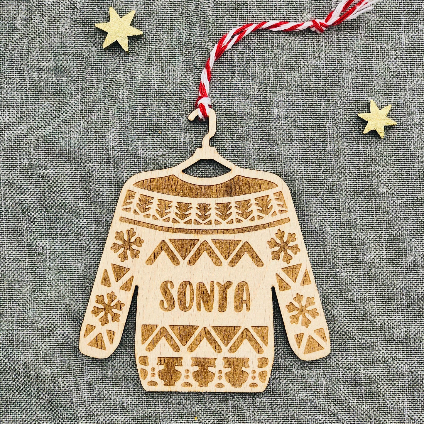 Holzornament Weihnachten Ugly Sweater Weihnachtspullover mit Namen - Weihnachtsgeschenk