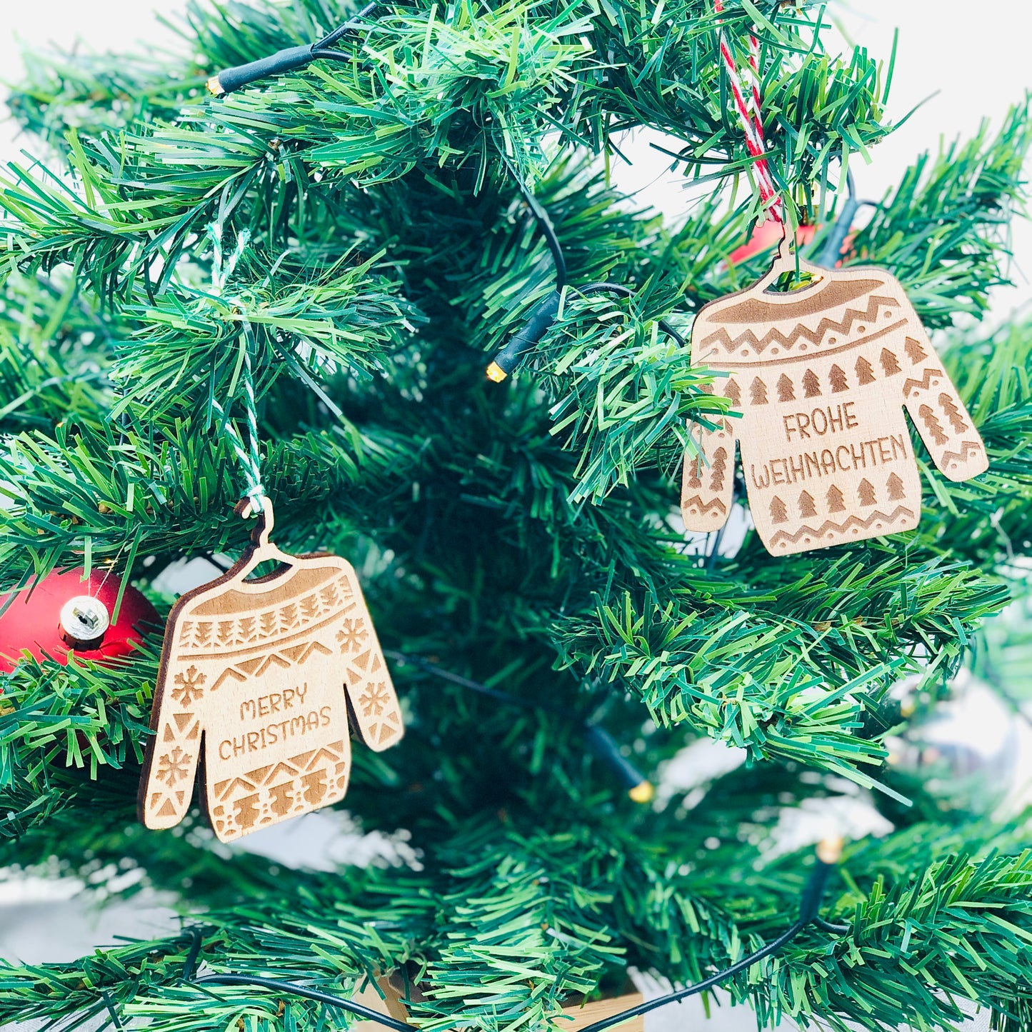 Weihnachtspullover Holzanhänger - Ugly Sweater Ornament - Christbaumkugel Holz - nachhaltiger Weihnachtsbaumschmuck - Weihnachtsornament
