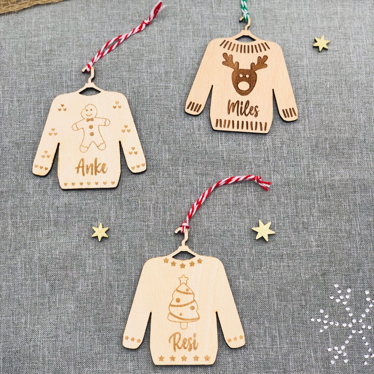 Weihnachtspullover Holzornament Lebkuchen - Tannenbaum - Rentier - Ugly Sweater Ornament - Weihnachtsbaumschmuck Holz personalisiert