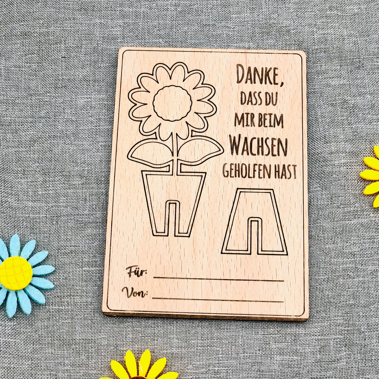 nachhaltige Grußkarte aus Holz mit Blume 