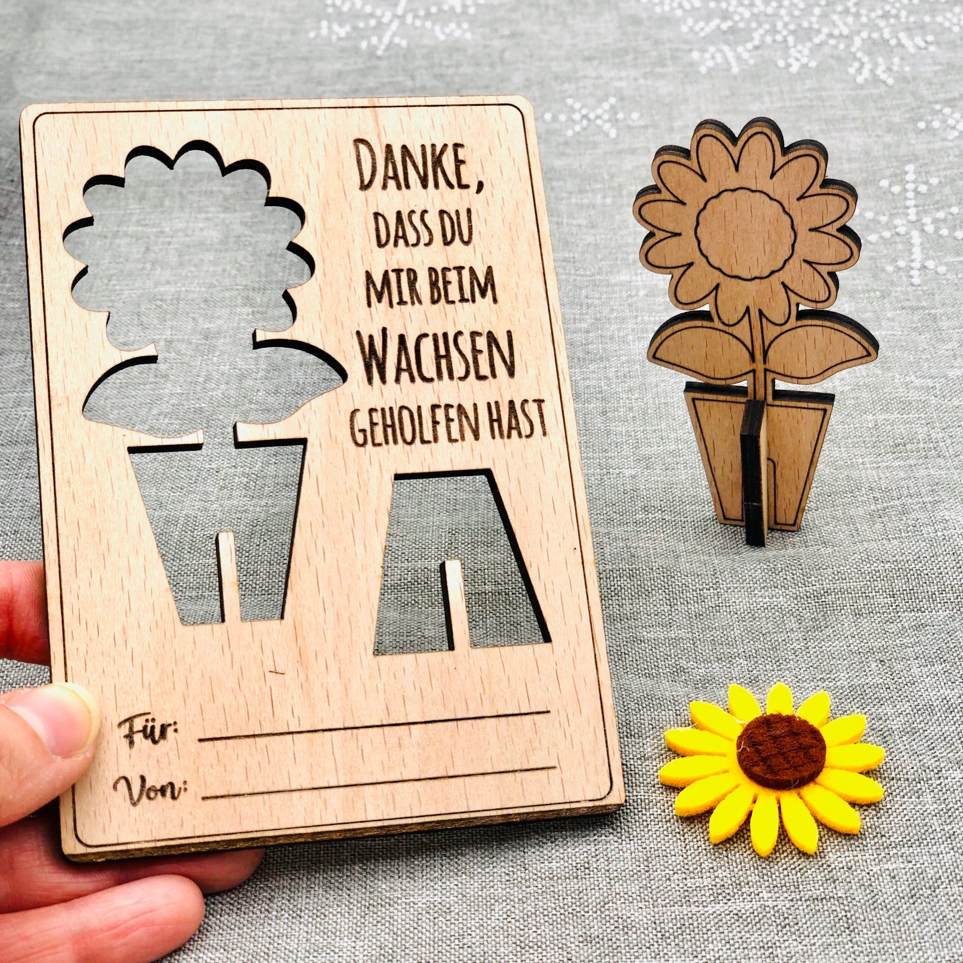 nachhaltige Grußkarte aus Holz mit 3D Blume zum aufstellen