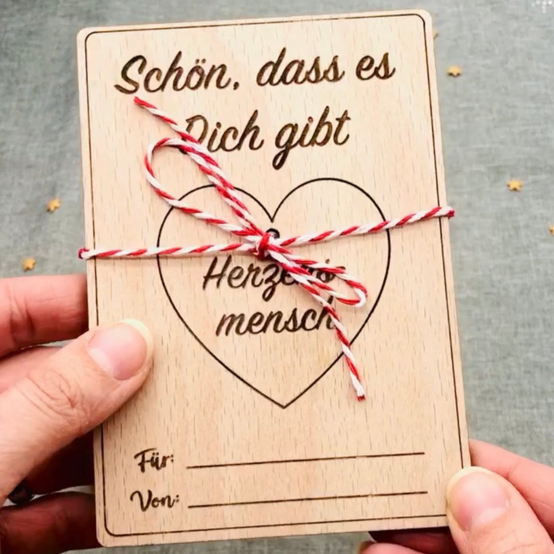 Grußkarte aus Holz mit Spruch und Herzanhänger Herzensmensch 