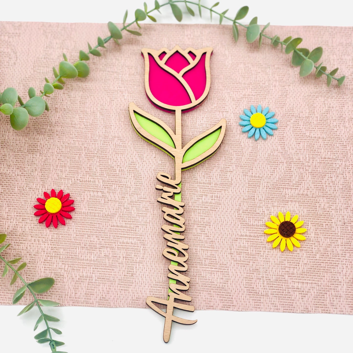 Blume aus Holz - personalisierte Blume mit Namen aus Holz - Holzblume Geschenk Muttertag - Mama - Oma - Geschenk Valentinstag