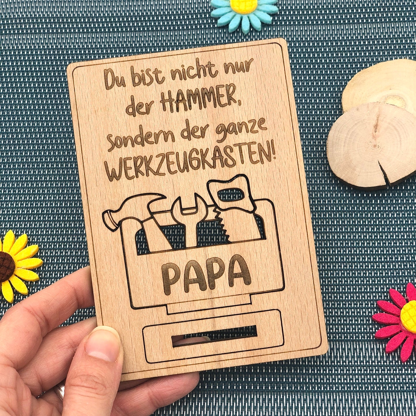 Geschenk zum Vatertag - Grußkarte Holz mit 3D Pokal - nachhaltiges Vatertagsgeschenk - mit Kindernamen personalisiert - Geschenk Papa Opa