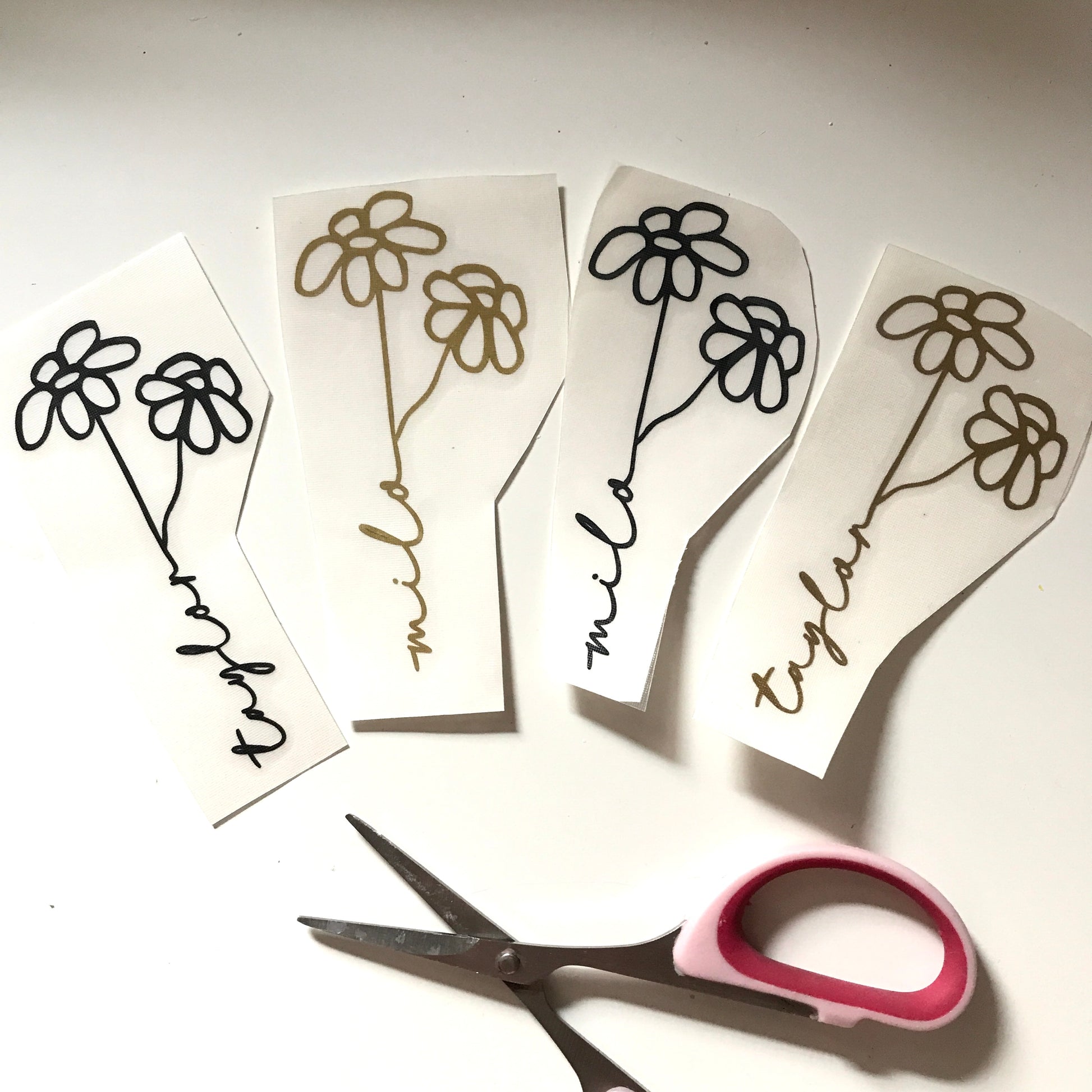 Aufkleber Schriftzug personalisiert - Sticker Blume und Name für